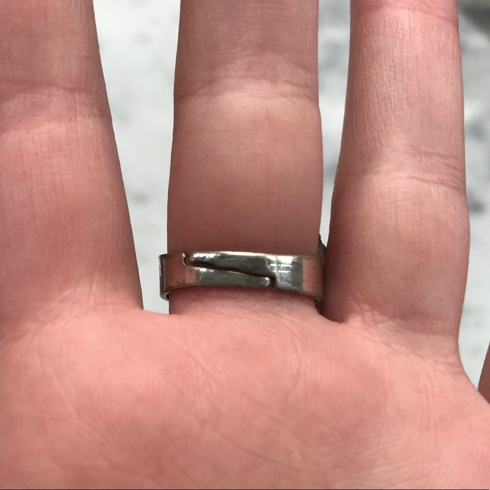 Round silver ring - Picture 4 of 4